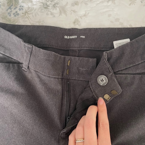 Old Navy Mid-Rise Pixie Ankle Pants Size 6 Reg. - Picture 9 of 16